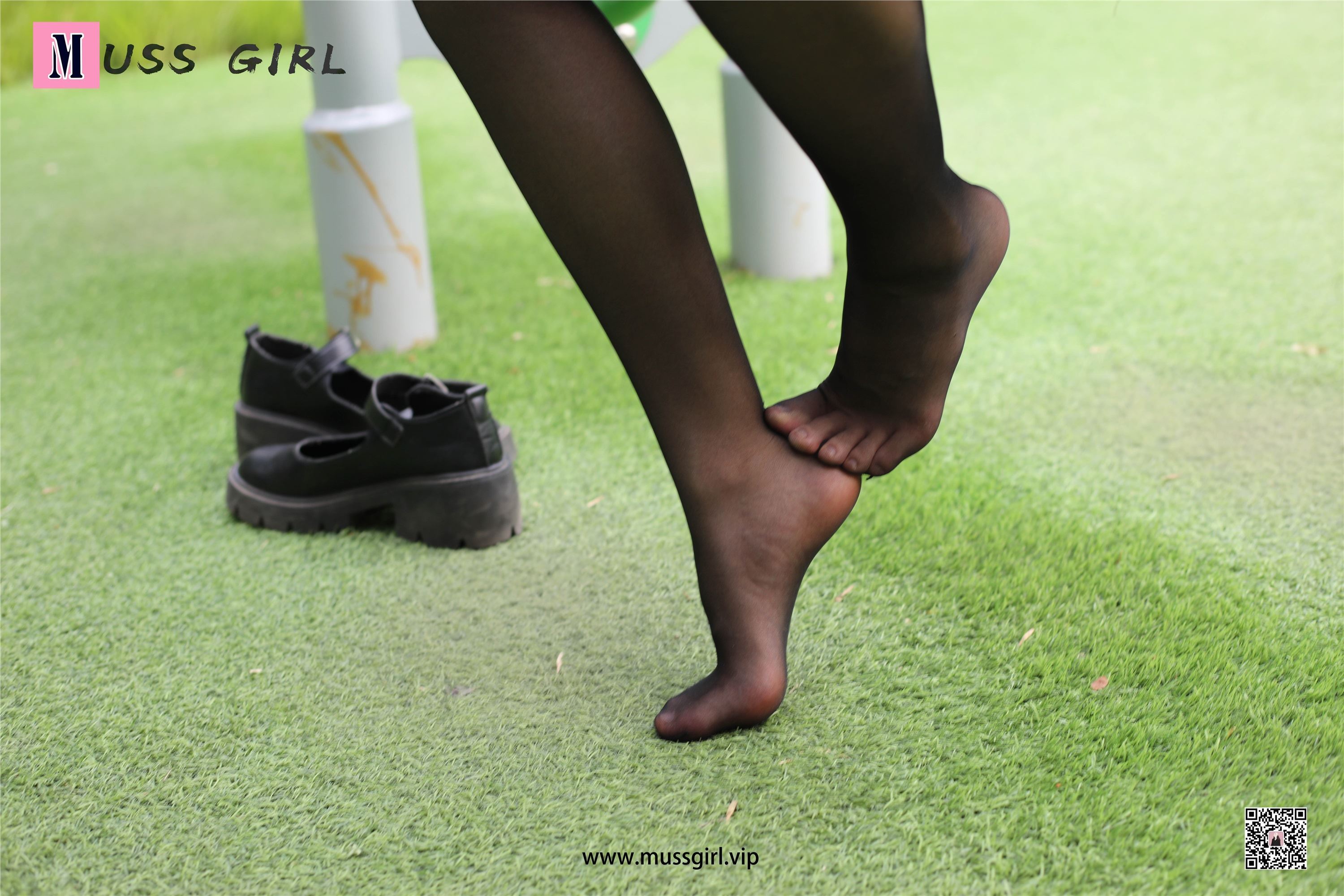 MussGirl慕丝女郎  NO.216 草地JK制服黑丝4